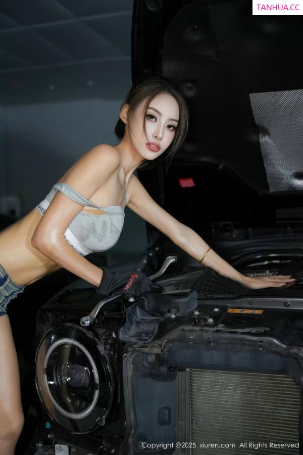   [XiuRen]高清写真图 2025.10.21 No.10894 Lingyu69 汽车修理工第24张图片